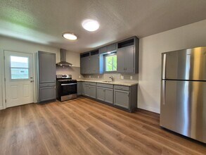 1393 Lance Dr in Santa Rosa, CA - Building Photo - Building Photo