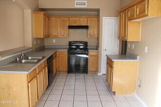 12217 Red Sun Dr in El Paso, TX - Building Photo - Building Photo