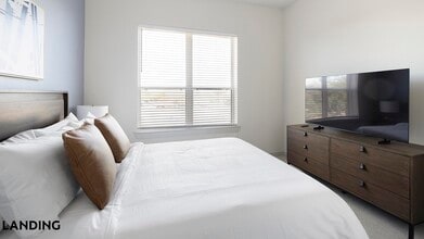 1345 E 15th St, Unit 302 in Plano, TX - Building Photo - Building Photo