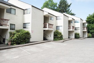 Second Wind Apartments in Portland, OR - Foto de edificio - Building Photo