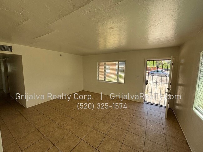 4626 E Douglas St in Tucson, AZ - Building Photo - Building Photo