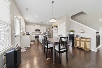 404 Black Thorn Ln in Gallatin, TN - Foto de edificio - Building Photo