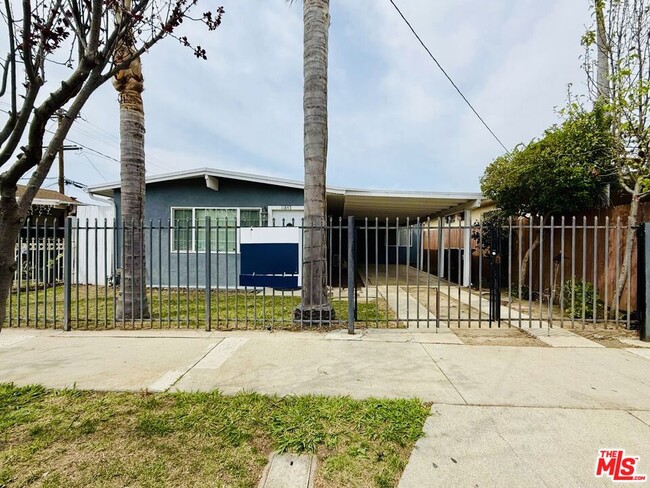 property at 11845 Doty Ave