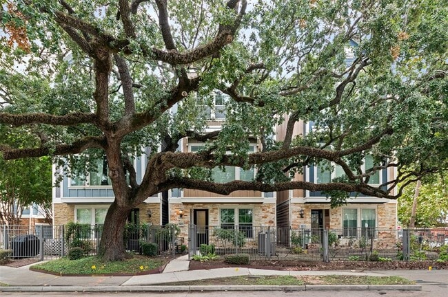 property at 1823 Drew St