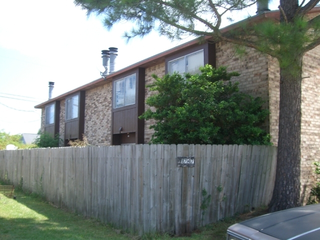 1747 Jade Ave in Baton Rouge, LA - Building Photo