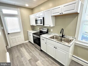 14 W Penn Ave in Robesonia, PA - Building Photo - Building Photo