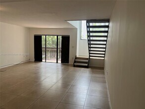10060 NW 9th St Cir in Miami, FL - Building Photo - Building Photo