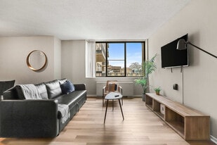 1201 S Bell St in Arlington, VA - Building Photo