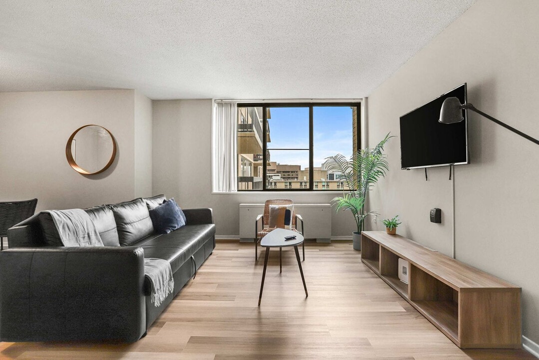 1201 S Bell St in Arlington, VA - Foto de edificio