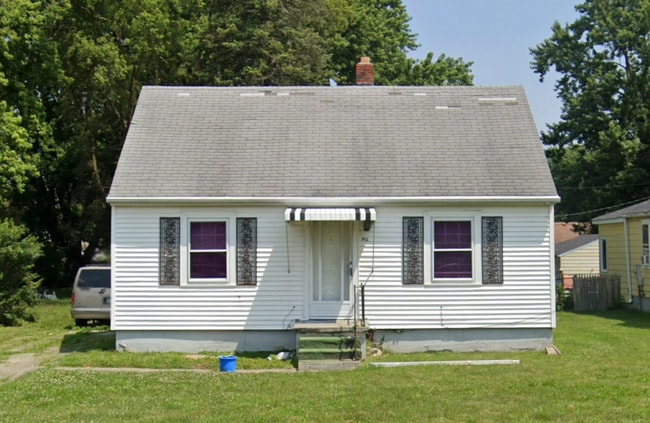 property at 912 E 26th St
