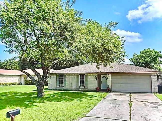 property at 2406 Ridge Hollow Dr