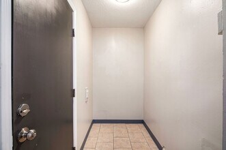 18731 E Blackhawk Trail in Independence, MO - Building Photo - Building Photo