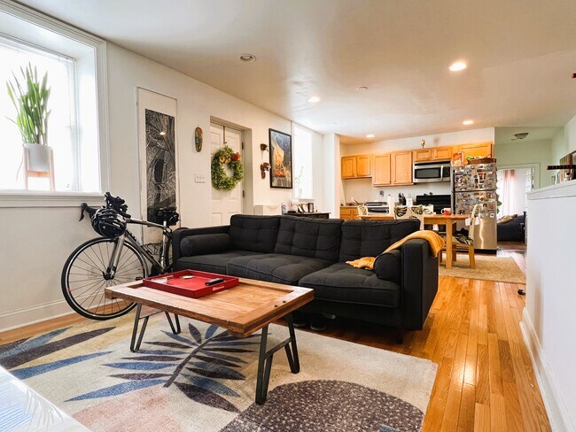 2327 Brown St, Unit 1F in Philadelphia, PA - Building Photo - Building Photo