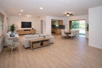 7885 SW 158th Terrace in Palmetto Bay, FL - Building Photo - Building Photo