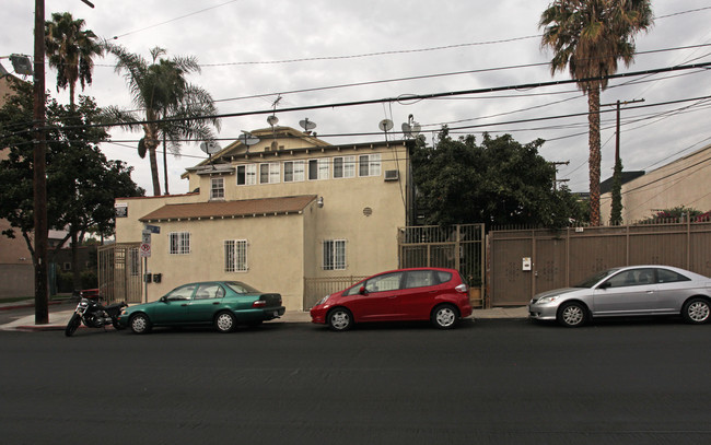 6815 Lexington Ave in Los Angeles, CA - Building Photo - Building Photo