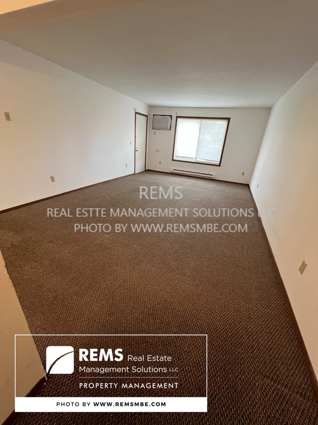 564 E Slifer St in Portage, WI - Building Photo - Building Photo