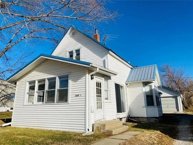 property at 1509 1/2 6th Ave