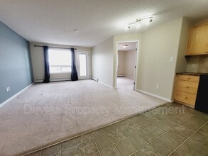 7339 Terwillegar Dr S NW in Edmonton, AB - Building Photo - Building Photo