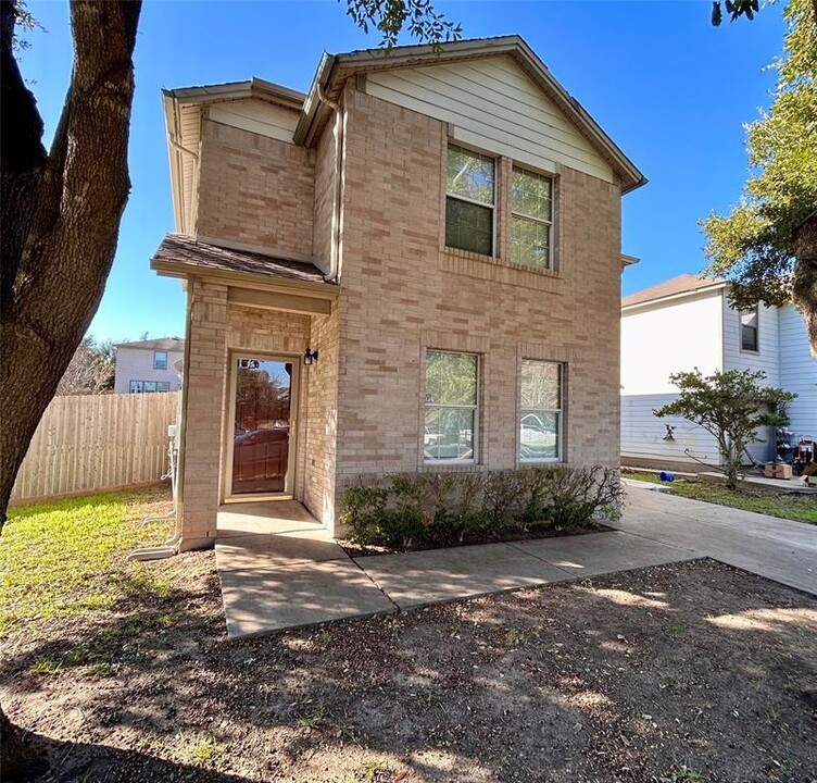 7129 Walkup Ln in Austin, TX - Building Photo