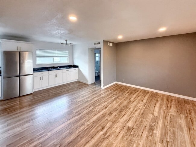 4811 Live Oak St, Unit 202 in Dallas, TX - Building Photo - Building Photo