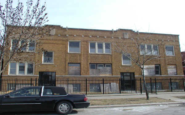 7955 S Emerald Ave in Chicago, IL - Foto de edificio