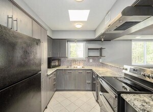 1114 Augusta Dr in Houston, TX - Foto de edificio - Building Photo