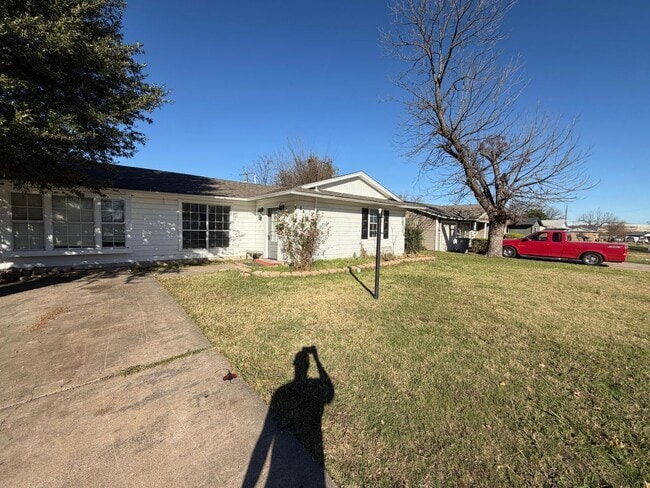 8415 Glen Regal Dr in Dallas, TX - Building Photo - Building Photo