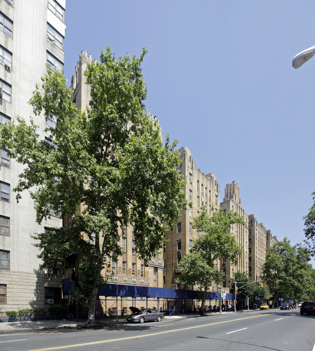 Park Plaza Apartments in Bronx, NY - Building Photo