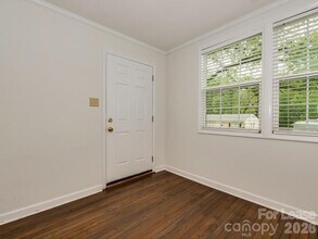 5113 Valley Stream Rd in Charlotte, NC - Building Photo - Building Photo