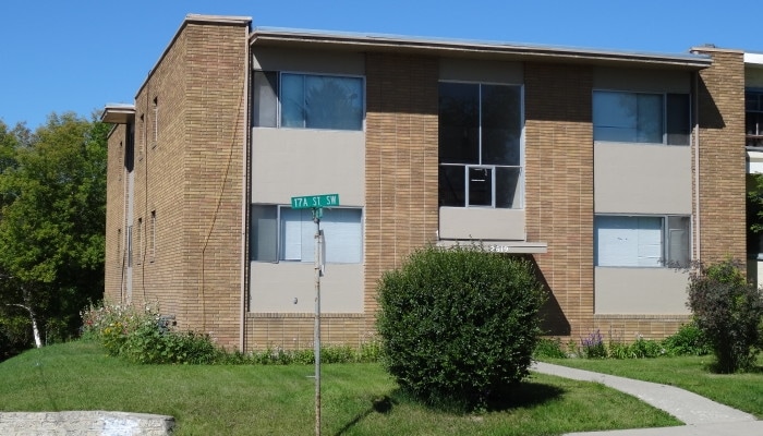 Nazir Manor in Calgary, AB - Building Photo
