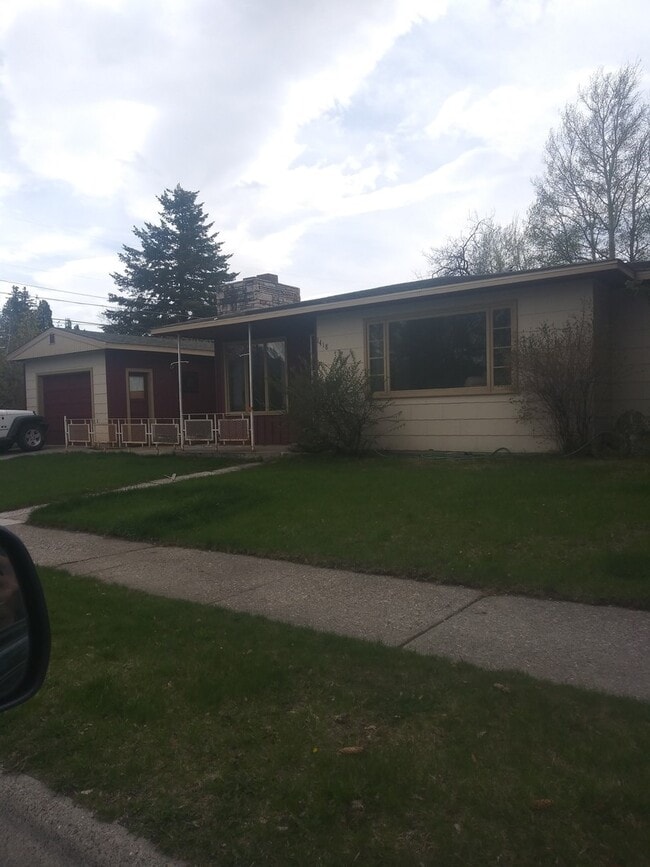 property at 1418 W Dickerson St