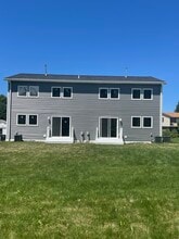 3301 W Alvina Ave, Unit 3303 in Greenfield, WI - Building Photo - Building Photo