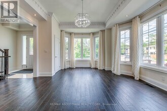 319 Holmes Ave in Toronto, ON - Building Photo - Building Photo
