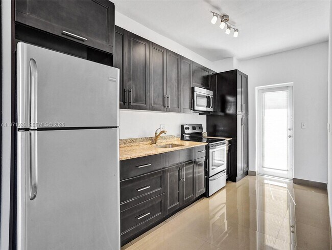 540 74th St in Miami Beach, FL - Building Photo - Building Photo