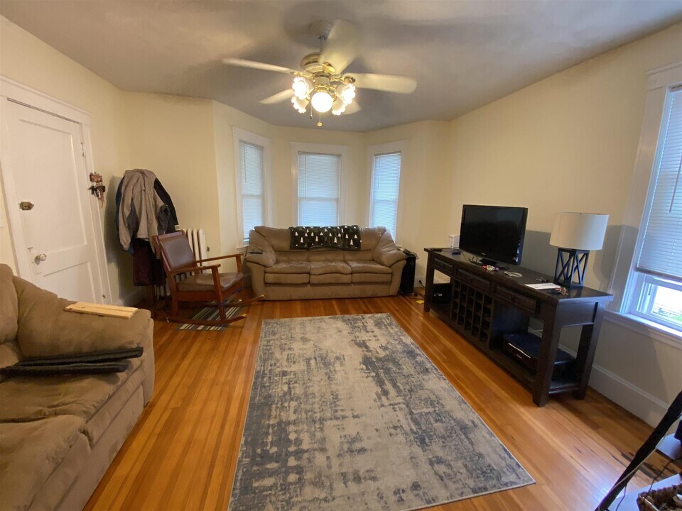 21 Dover St, Unit 2 in Cambridge, MA - Building Photo