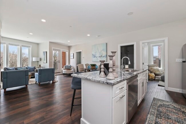 734 South St in Boston, MA - Foto de edificio - Building Photo