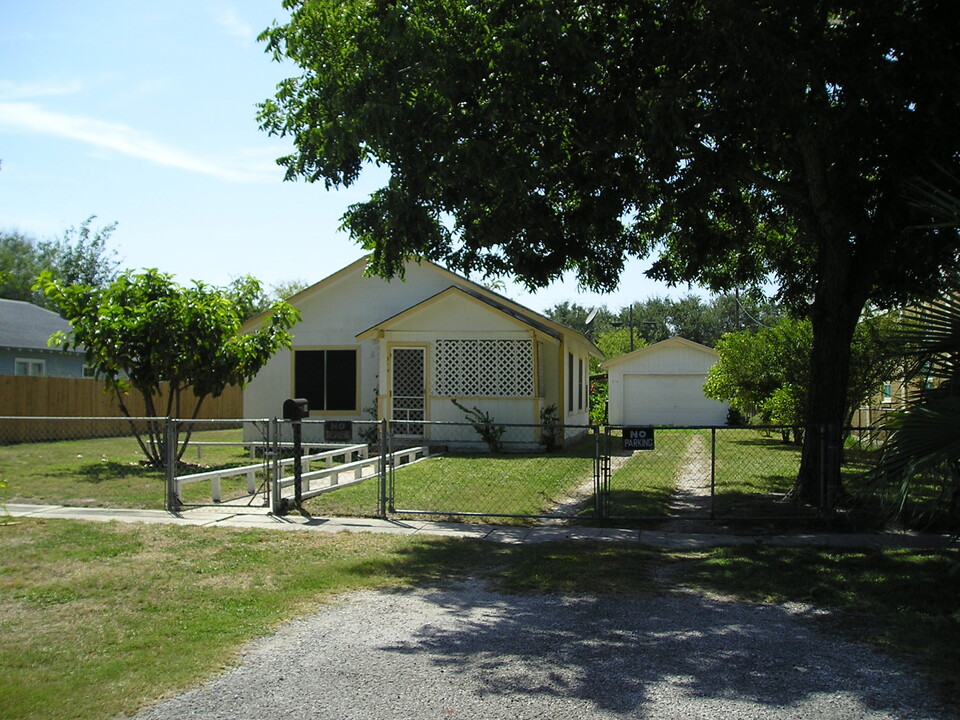 514 S Rife St in Aransas Pass, TX - Foto de edificio