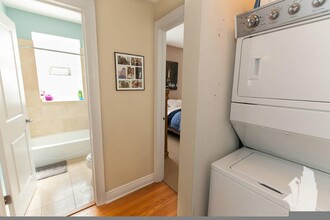4863 N Hermitage Ave, Unit 4863-2e in Chicago, IL - Building Photo - Building Photo