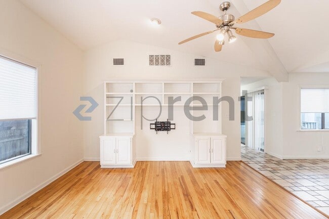 703 Nelray Blvd in Austin, TX - Foto de edificio - Building Photo