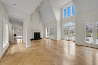 7 Rodney Ln in Kings Point, NY - Building Photo - Building Photo