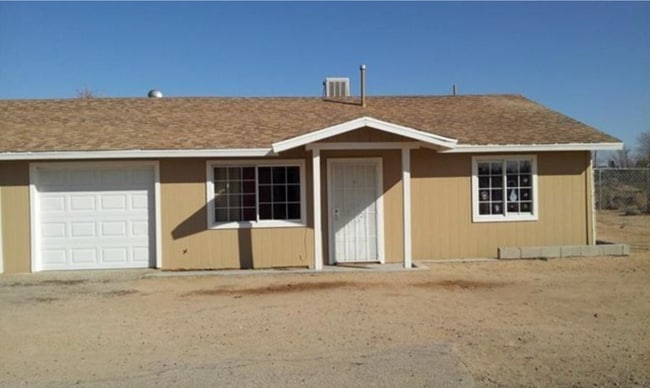 11962 Sage St, Unit A in Adelanto, CA - Foto de edificio - Building Photo
