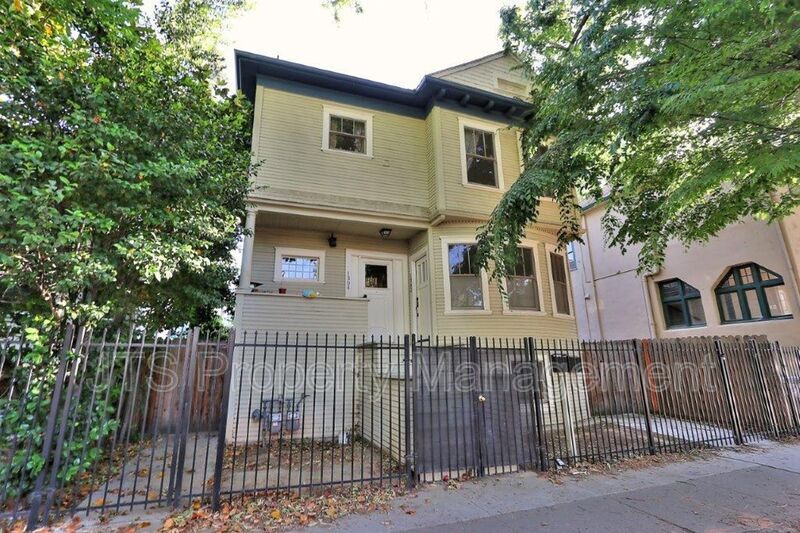 1302-1304 F St in Sacramento, CA - Building Photo
