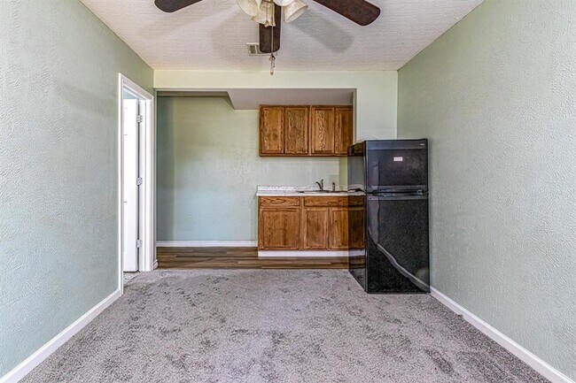 229 Bishop St-Unit -5 in Livingston, TX - Building Photo - Building Photo