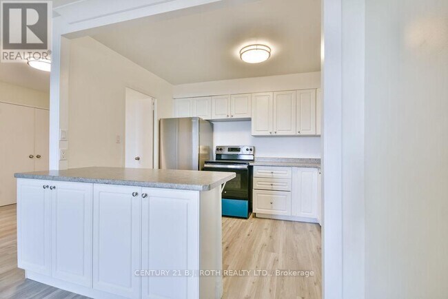 2 Grove St E in Barrie, ON - Building Photo - Building Photo