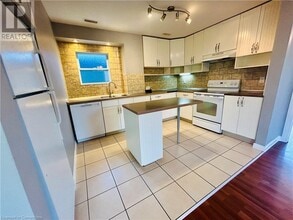 209 Balsam Ave S in Hamilton, ON - Building Photo - Building Photo