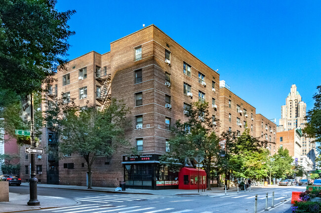 50-54 E 8th St in New York, NY - Foto de edificio - Building Photo