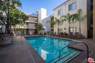 141 S Clark Dr, Unit 118 in Los Angeles, CA - Building Photo - Building Photo