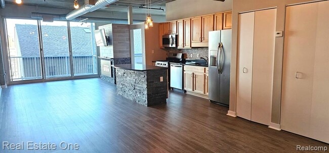 100 W Fifth St in Royal Oak, MI - Building Photo - Building Photo