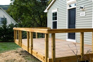 204 Potomak Trail in Winchester, VA - Building Photo