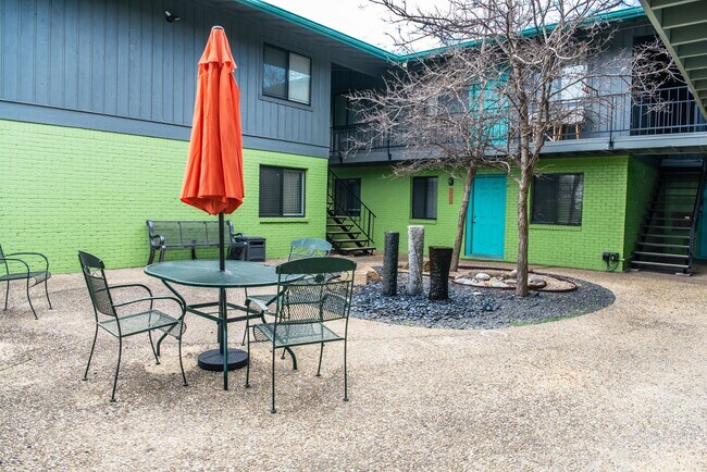 3914 Ave D Ave in Austin, TX - Building Photo - Building Photo